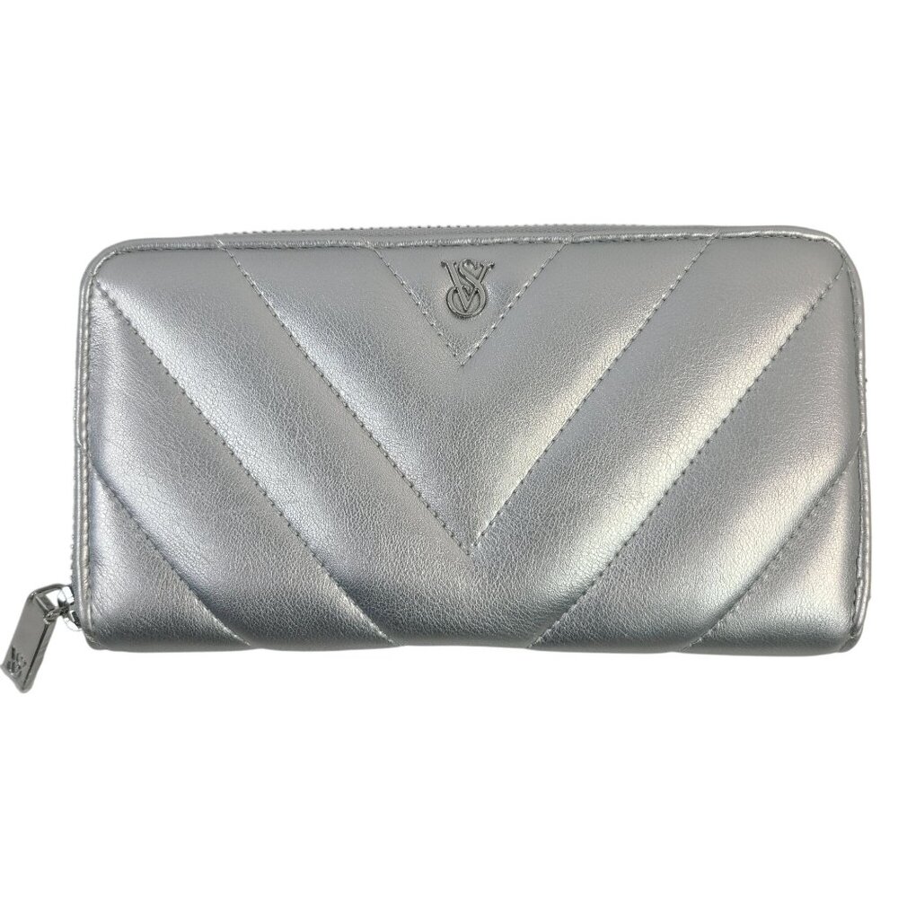 NWOT Victorias Secret Silver Quilted Zip-Around Wallet With Chevron Design
